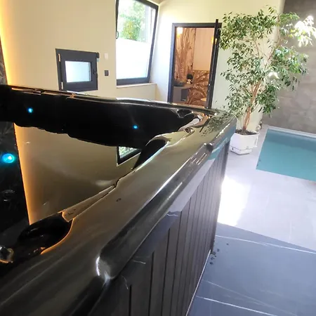 بيت ضيافة Le Du Revella